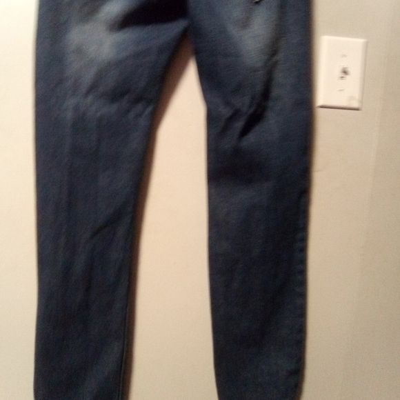 PROJECT eighteen ripped blue jeans. Size 9. (32X29.5) - Picture 5 of 14